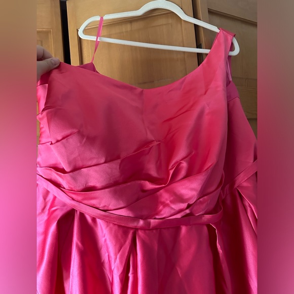 - Stacees one shoulder A line floor length satin with pleated pockets - Picture 4 of 7